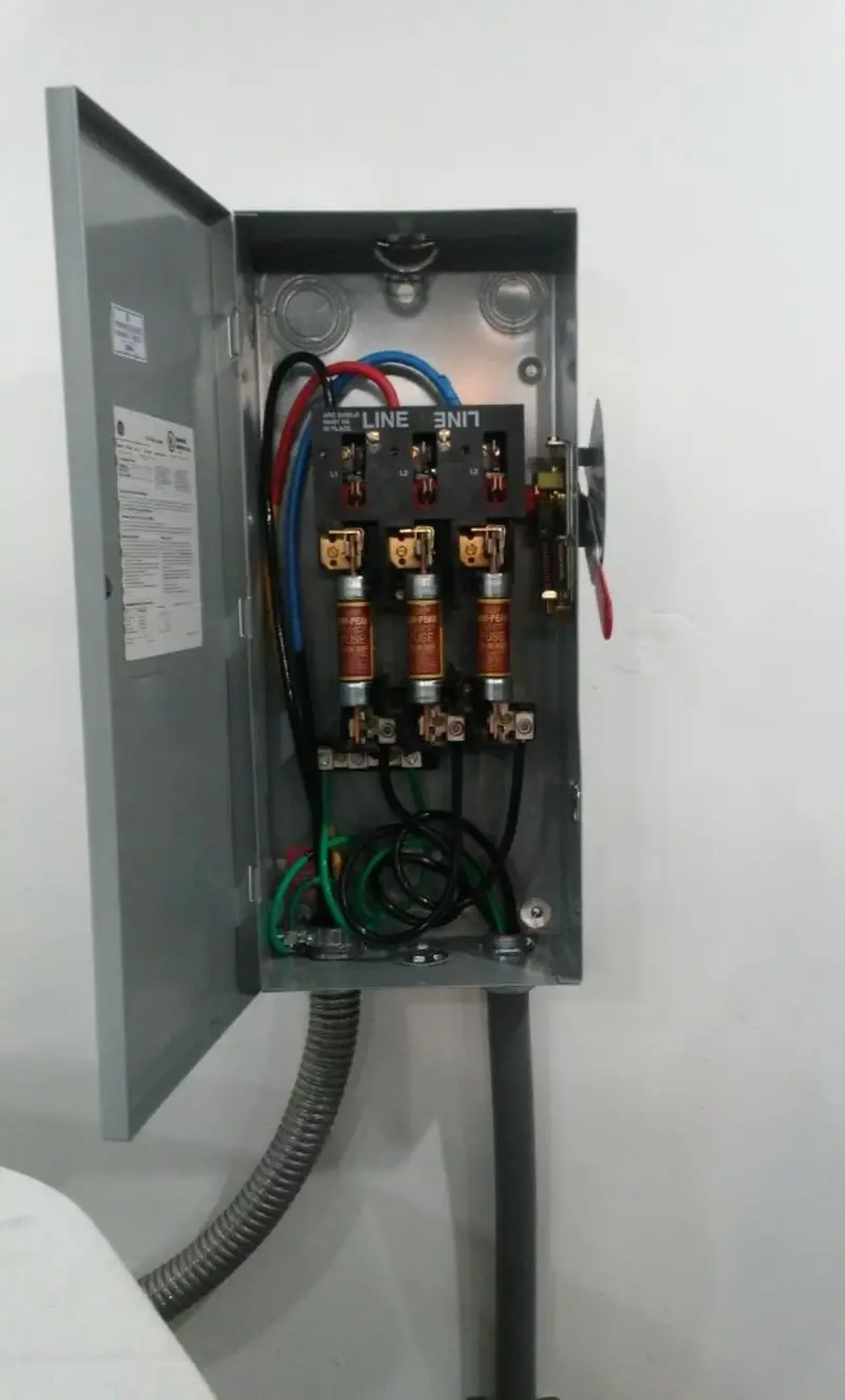 Three-phase disconnect switch installed for Smoke Detector Installation in Bernalillo